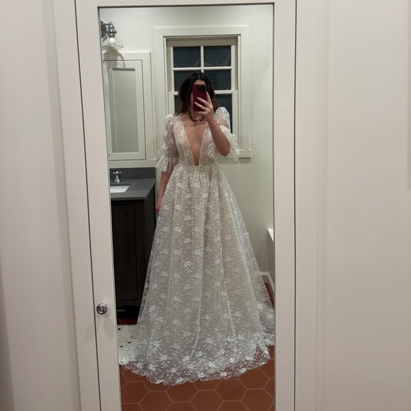 Berta Dresses & Skirts - NEVER BEEN WORN BERTA LA WEDDING DRESS
